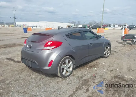 2013 Hyundai Veloster Base W/Black z USA, uszkodzony, nr VIN KMHTC6AD9DU118812